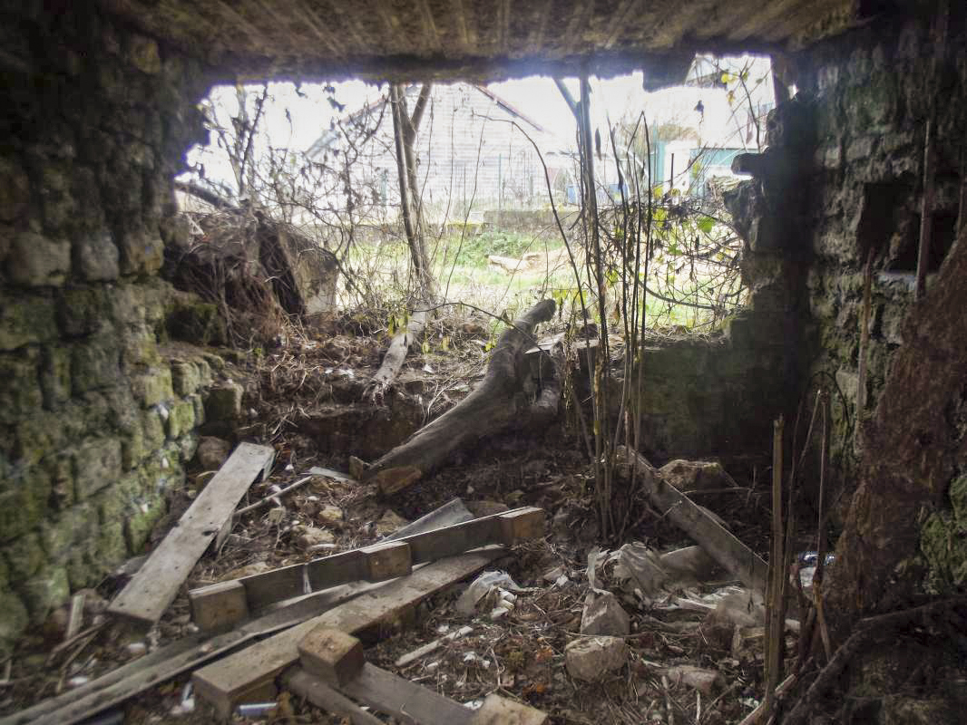 Ligne Maginot - VILLY 4 - MAISON MIART - (Blockhaus pour canon) - Mur de côté
Il semble arraché, charges ? ou bombardement ?