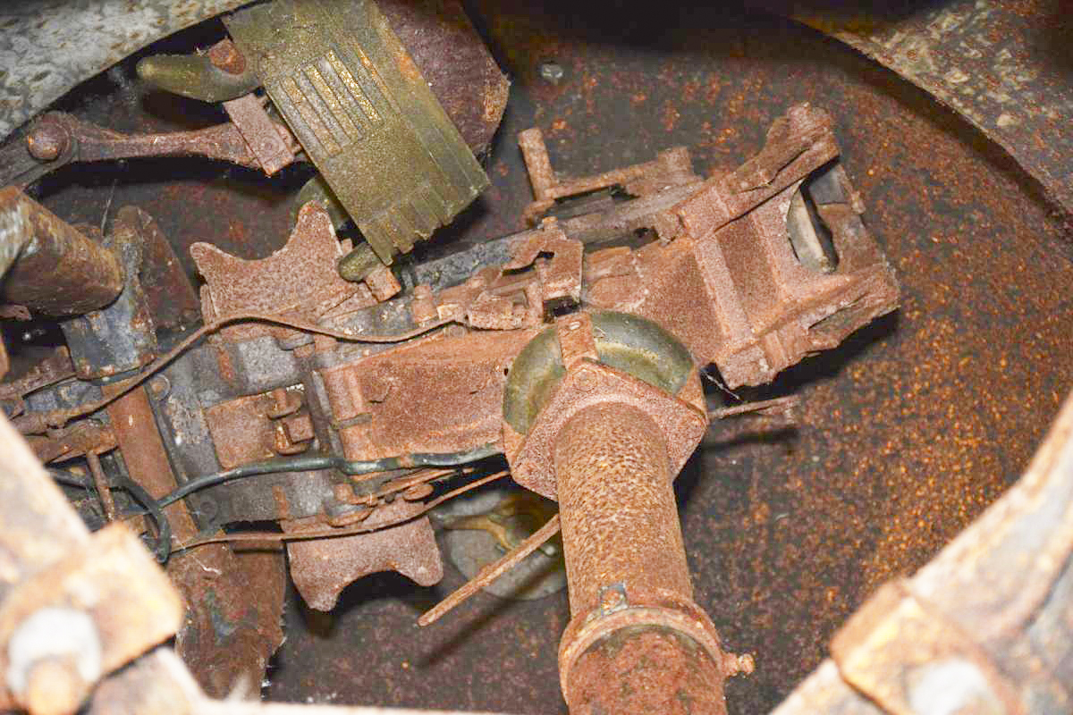 Ligne Maginot - Ouvrage de la FERTE - Bloc 1
La première cloche pour arme mixte
Voila qui donne une idée de l'exiguïté de la cloche avec l'armement en place