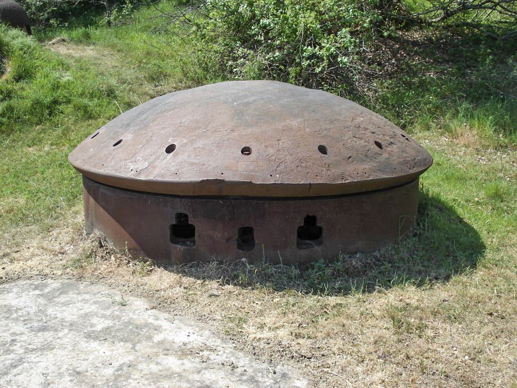 Ligne Maginot - VELOSNES - (Ouvrage d'artillerie) - Bloc 1
Tourelle pour deux armes mixtes