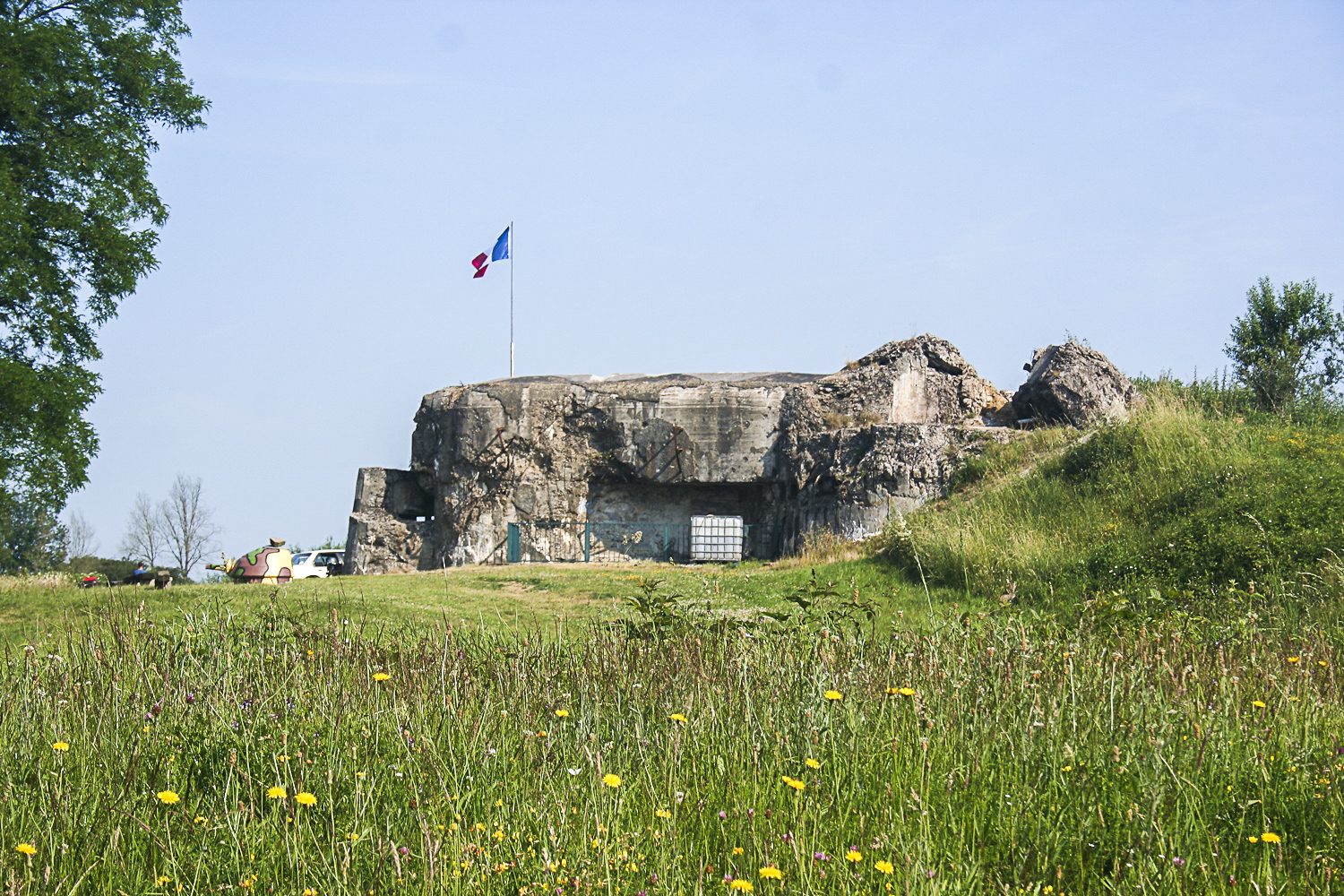 Ligne Maginot - LA SALMAGNE - (Ouvrage d'infanterie) - Bloc 2
Le bloc est dans l'état d'avant la reconstruction et mise en place d'une nouvelle cloche