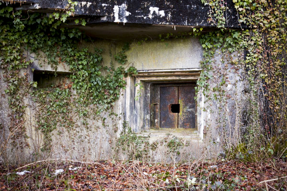 Ligne Maginot - ACA2 - STOCKEN - (Casemate d'artillerie) - Créneau pour canon de 75 et à gauche créneau FM de défense rapprochée