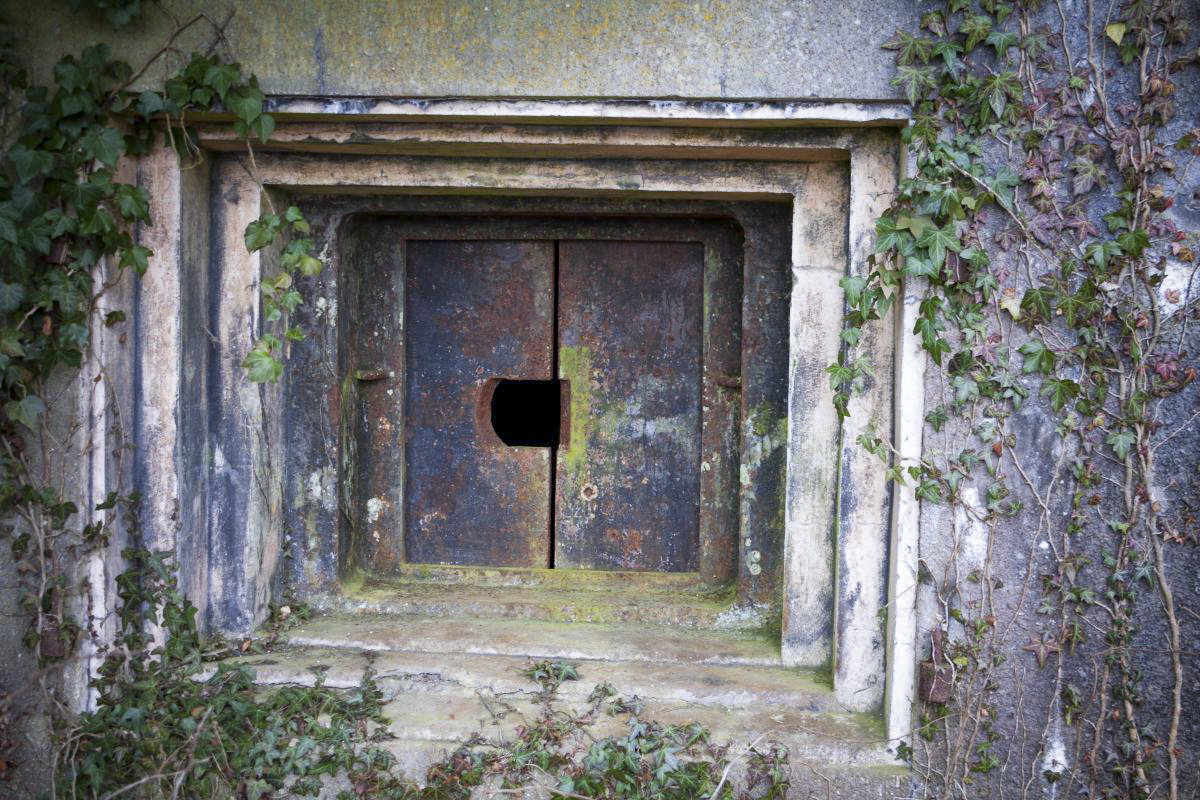 Ligne Maginot - ACA2 - STOCKEN - (Casemate d'artillerie) - Détail du créneau pour canon de 75 équipé de ses volets d'embrasure