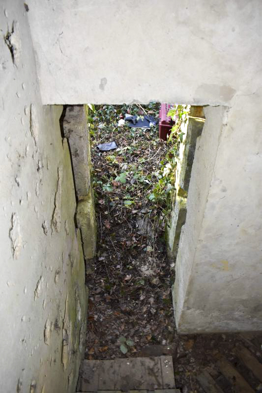 Ligne Maginot - LANGER ZUG - (Blockhaus pour arme infanterie) - L'entrée vue de l'intérieur, avec les réservations de la porte visible