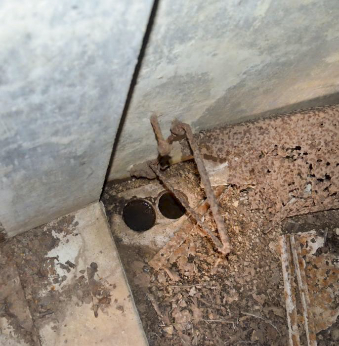 Ligne Maginot - PA DU CARREFOUR 248-6 - (Blockhaus pour arme infanterie) - Les gaines d'arrivée du téléphone.