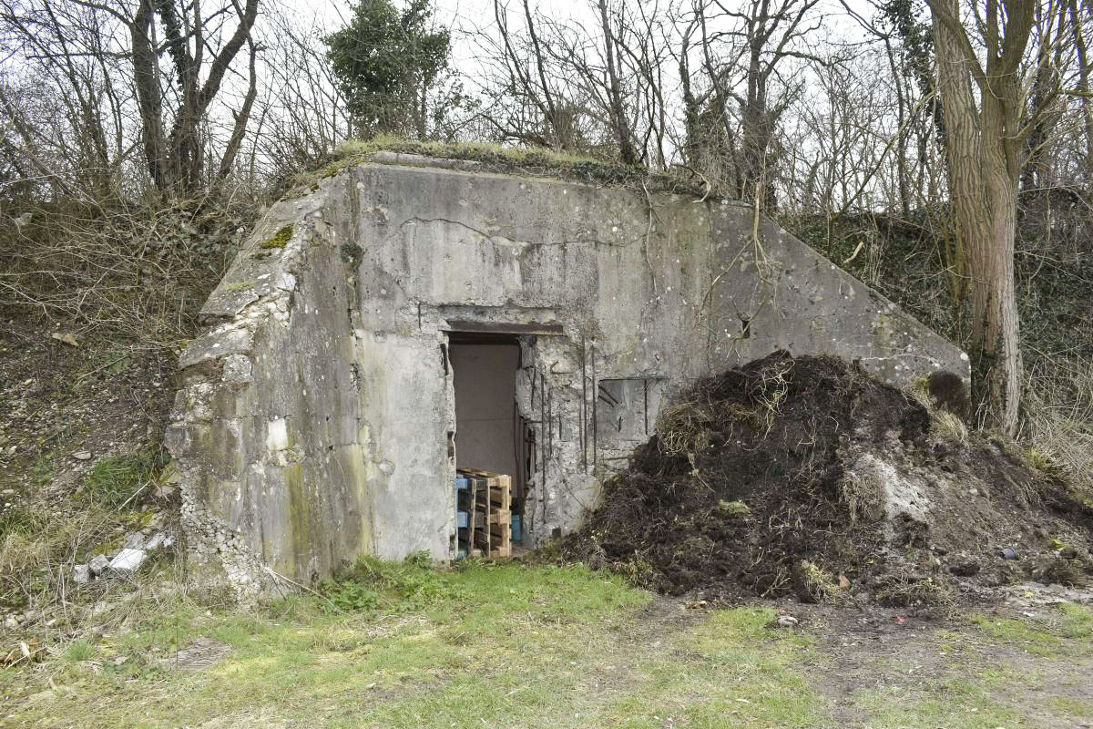 Ligne Maginot - PA NIFFER 1 - (Blockhaus pour canon) - Entrée coté ouest, avec ses deux ailes pour soutenir le talus