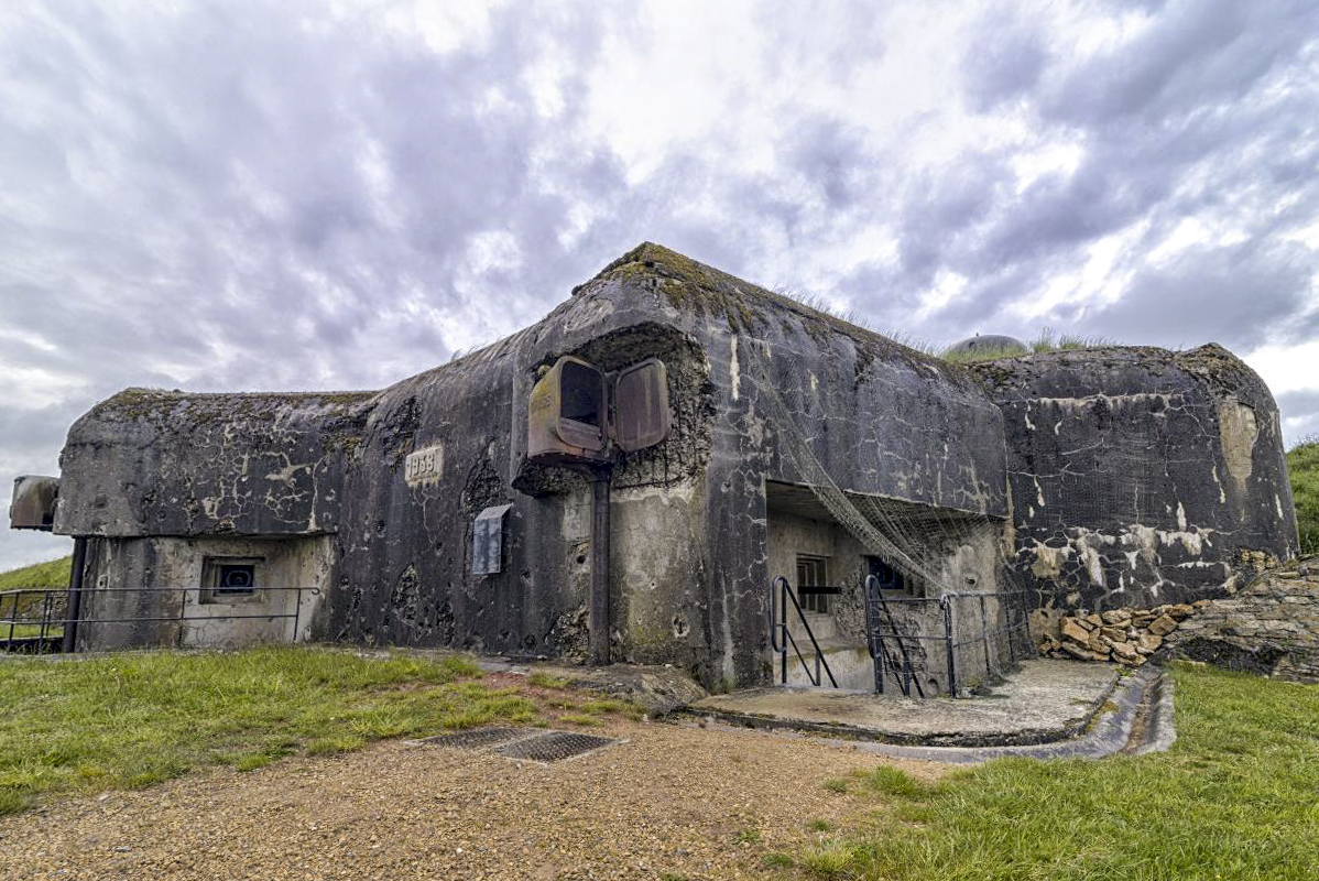 Ligne Maginot - ROHRBACH - FORT CASSO - (Ouvrage d'infanterie) - Bloc 3
L'imposant bloc est une casemate d'infanterie double flanquant vers l'ouest comme vers l'est.