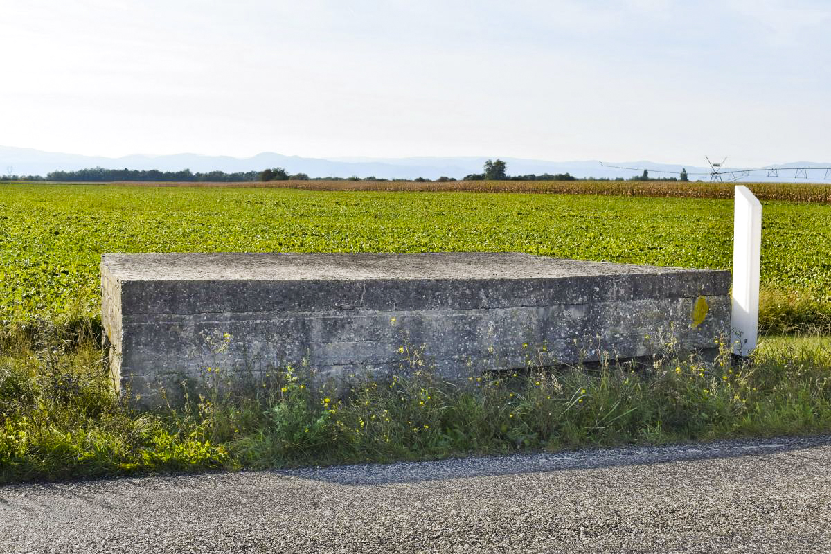 Ligne Maginot - ALTE STRASSE - (Observatoire d'infanterie) - Côté est avec créneau d'observation au niveau de la route