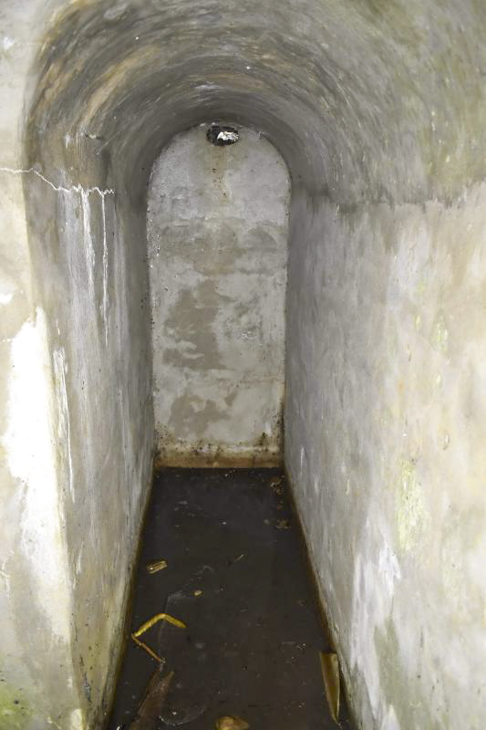 Ligne Maginot - ECLUSE 53 SUD - (Blockhaus pour canon) - Pièce du bas en forme de couloir, coté gauche