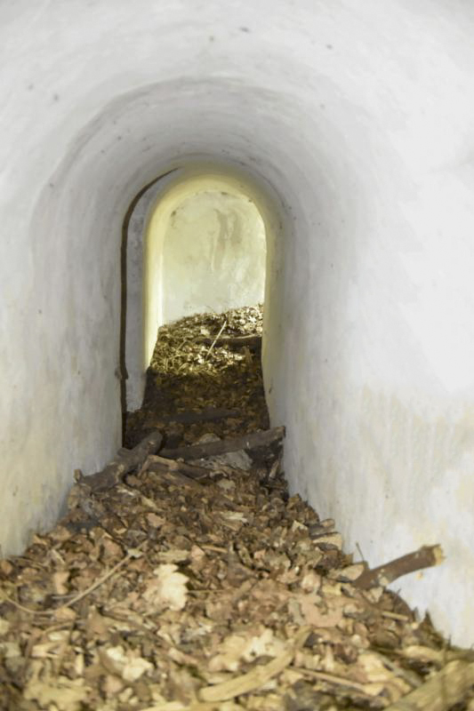 Ligne Maginot - OBERWALD EST NORD - (Blockhaus pour arme infanterie) - Couloir entre les deux entrées et à gauche l'accès à la coupole