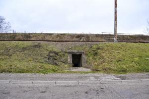 Ligne Maginot - BASSIN DE L'INDUSTRIE - (Casemate d'infanterie - Double) - L'entrée de la galerie d'accès passant sous les voies ferrées