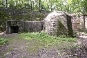 Ligne Maginot - FORT DUCROT - (PC de Secteur) - L'entrée protégée par une chicane et la caponnière