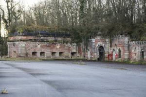 Ligne Maginot - FORT HOCHE - (Casernement) - L'entrée et son imposante caponnière