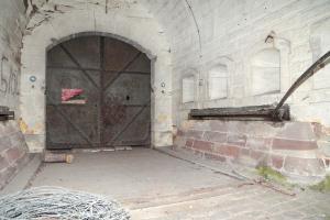 Ligne Maginot - FORT HOCHE - (Casernement) - Pont-levis et porte blindée à deux vantaux