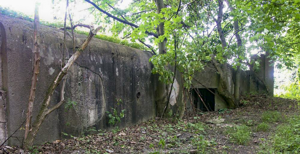 Ligne Maginot - 420C - DAVOUST (I° / 172° RIF) - (PC de Quartier) - Vue de l'entrée extérieure du PC prise dans le prolongement de la caserne Dessaix