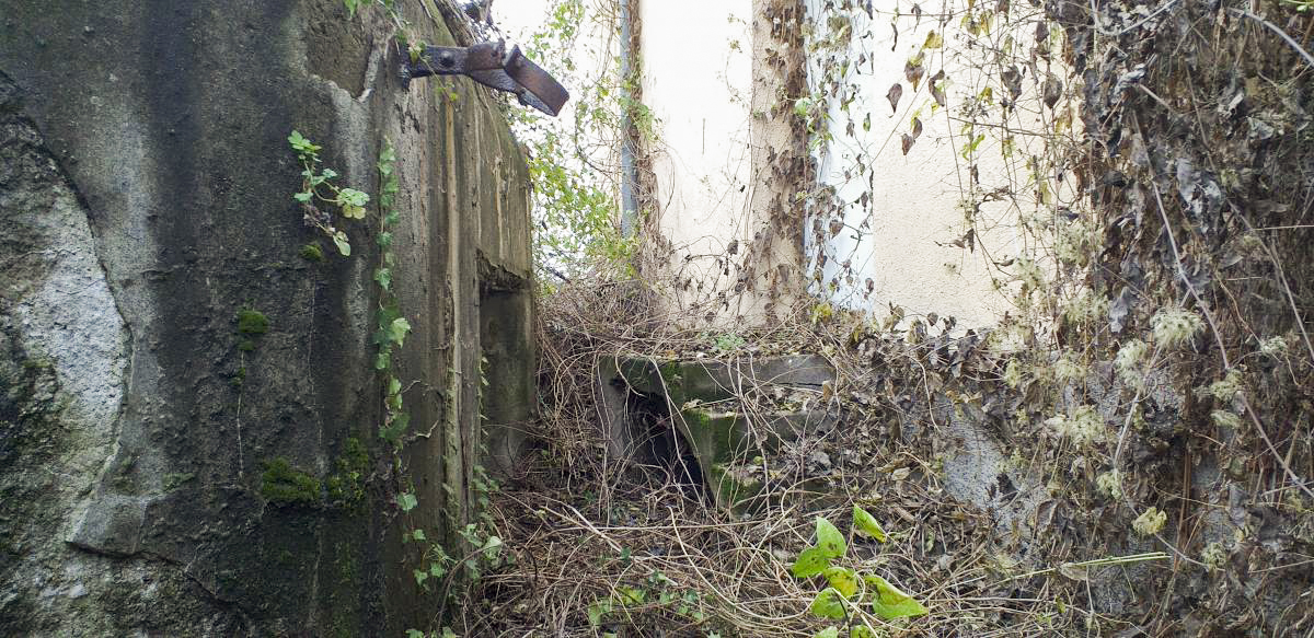 Ligne Maginot - PORT DU RHIN CENTRE 9 - (Blockhaus pour arme infanterie) - L'entrée, contre celle du poste EDF.