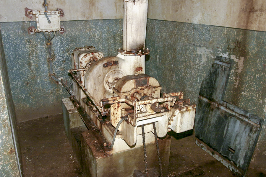 Ligne Maginot - Ouvrage d'artillerie de SOETRICH - Bloc 4
Le système de ventilation spécifique de la tourelle de 135mm