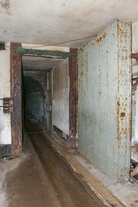 Ligne Maginot - SOETRICH - A11 - (Ouvrage d'artillerie) - La porte pare-souffle séparant les blocs avant des arrières de l'ouvrage