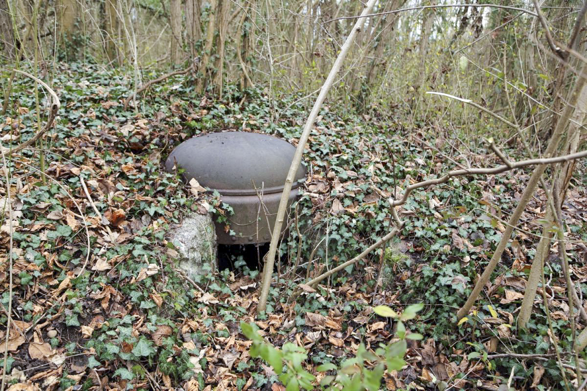 Ligne Maginot - FORT HOCHE - (Casernement) - La cloche avec le créneau percé sous la calotte