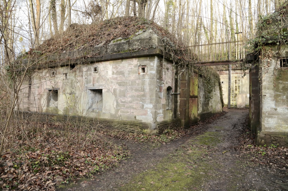 Ligne Maginot - OUVRAGE NEUF-EMPERT - (Ouvrage d'infanterie) - Entrée de l'ouvrage cernée par deux corps de garde