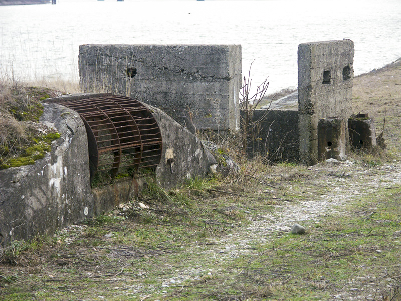 Ligne Maginot - SPORENINSEL - (Casemate d'infanterie - Double) - Prise d'air et entrée depuis la berge