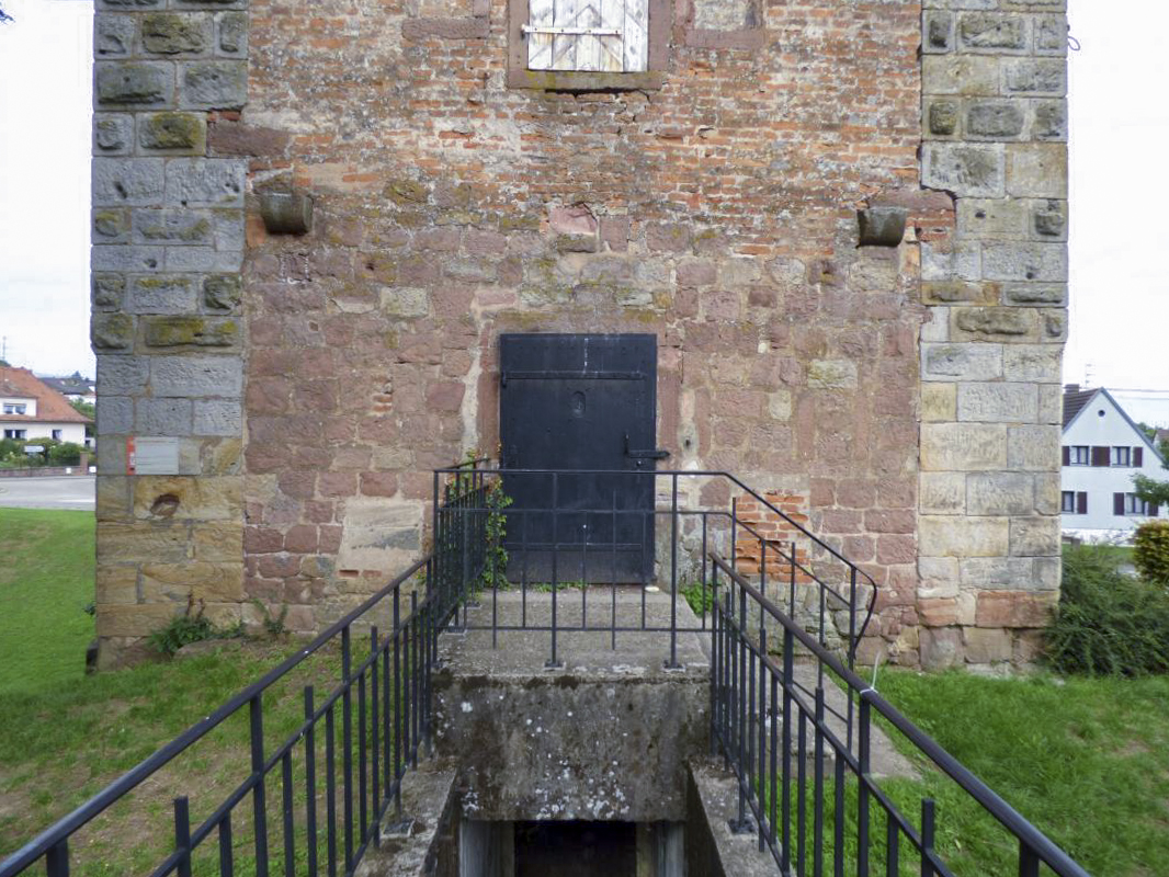 Ligne Maginot - WISSEMBOURG NORD EST - (Poste GRM - Maison Forte) - L'accès au rez de chaussée