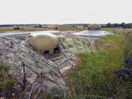 Tourisme Maginot - Casemate - Bréhain Ouest - C2b - La cloche JM et la cloche GFM à l
