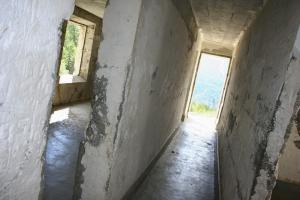 Ligne Maginot - Blockhaus de RIEUX-ROUX 1 - MAISON PENCHEE - Etat en 2014. L'intérieur est littéralement 'déséquilibrant'