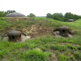 Ligne Maginot - IMMERHOF - A10 - (Ouvrage d'infanterie) - Bloc 2
Tourelle de mitrailleuses et champignons de prise d'air