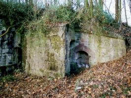 Ligne Maginot - OUVRAGE NEY-RAPP - (Position d'artillerie préparée) - Le coffre d'entrée est de la caserne
L'entrée est renforcée par un masque bétonnée