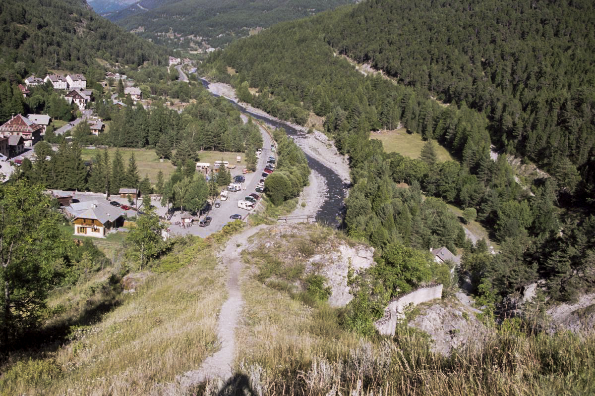 Ligne Maginot - FORT QUEYRAS 1 - (Blockhaus pour arme infanterie) - Au premier plan à droite le couloir inachevé