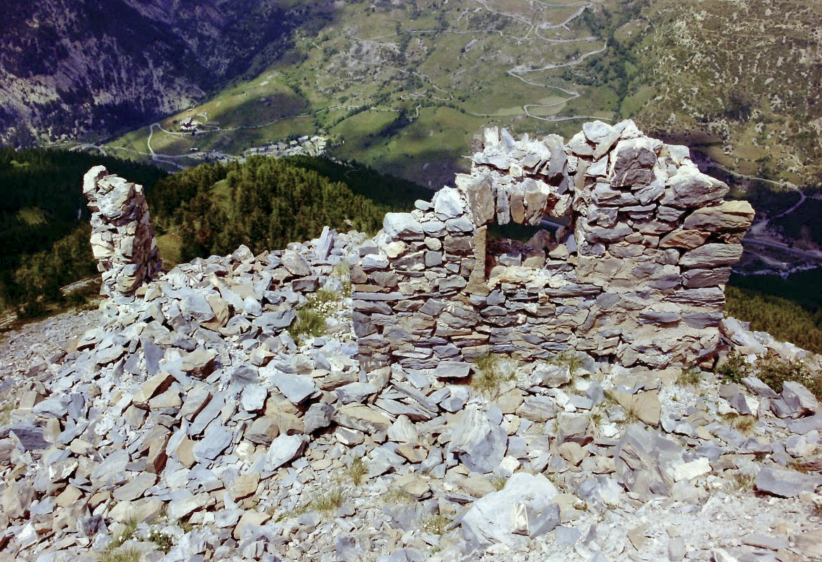 Ligne Maginot - LA DUYERE 1 - (Observatoire d'artillerie) - Le poste 1 en 2000