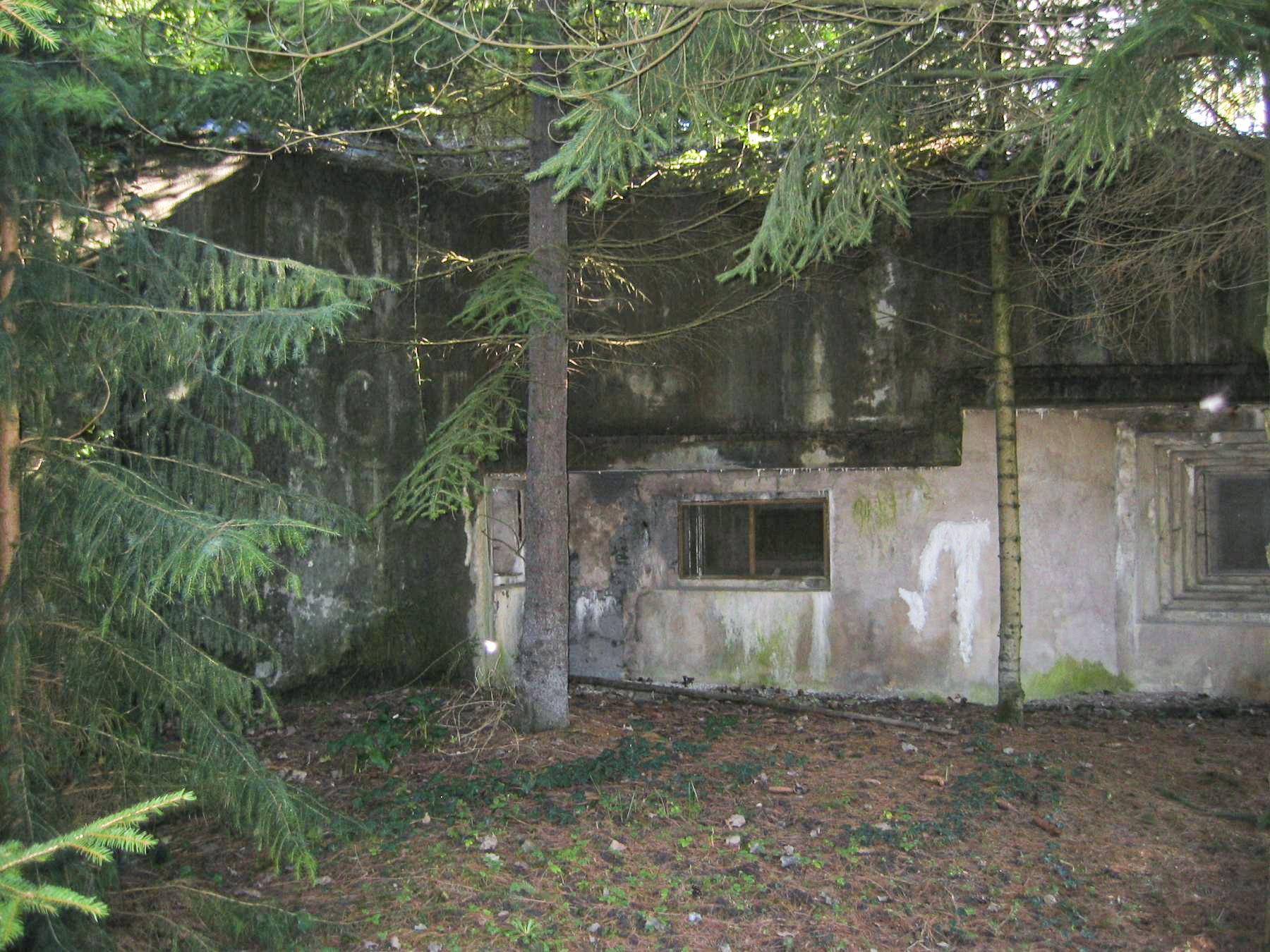 Ligne Maginot - 25/3 - NEUERGRABEN - (Casemate d'infanterie - double) - Une partie de la façade nord. 