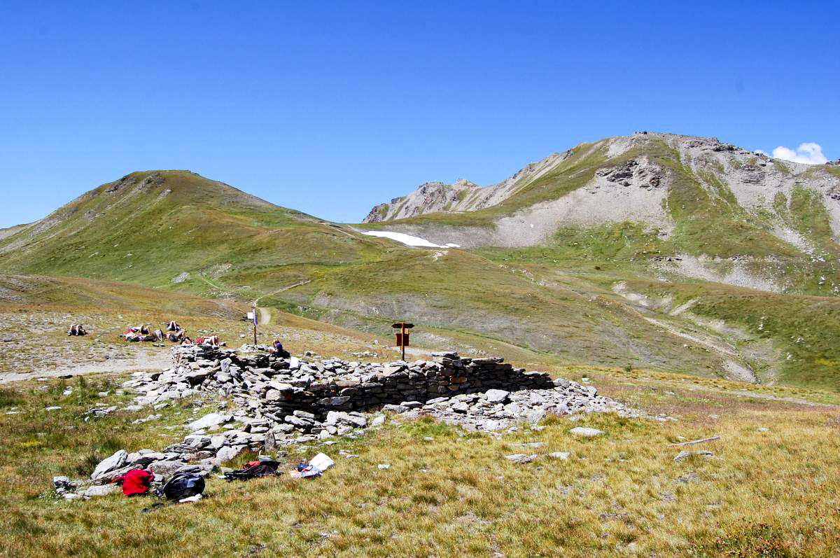 Ligne Maginot - SOLLIERES COTE 2721 - (Observatoire d'infanterie) - Col de Sollières
Restes d'un ancien  poste frontière