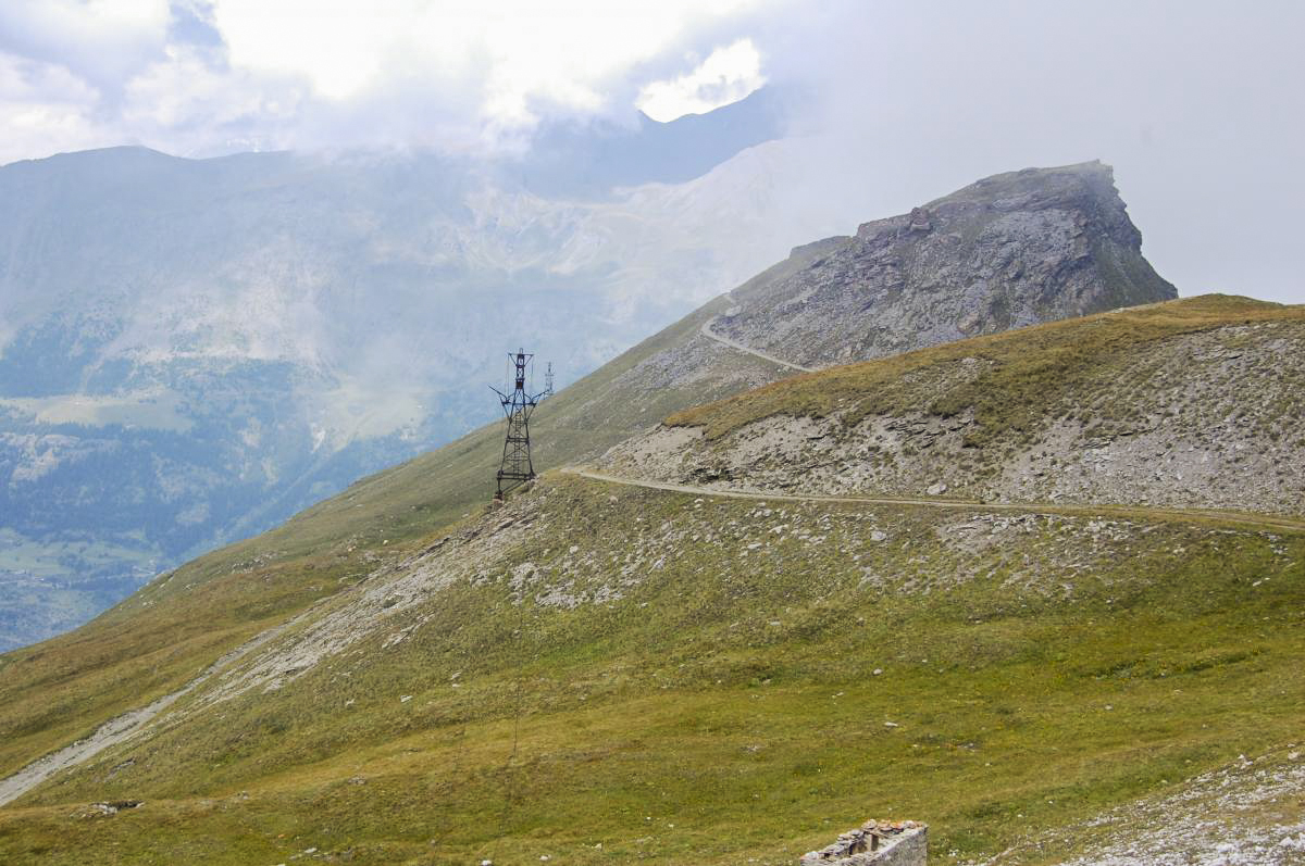 Ligne Maginot - TLFR - TéLéPHéRIQUE LANSLEBOURG-TURRA - (RESEAU - Téléphérique (ligne)) - À droite le Mont de la Petite-Turra avec le fort