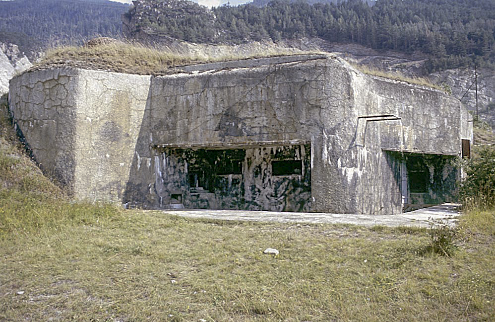 Ligne Maginot - Casemate de SAINT ANTOINE - Vue générale en 1980
La peinture de camouflage est encore visible