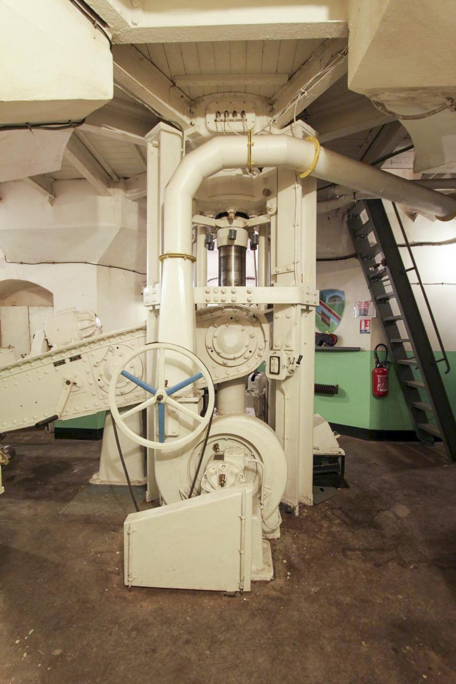Ligne Maginot - BOIS KARRE - A12 - (Ouvrage d'infanterie) - Tourelle de mitrailleuses
Etage inférieur