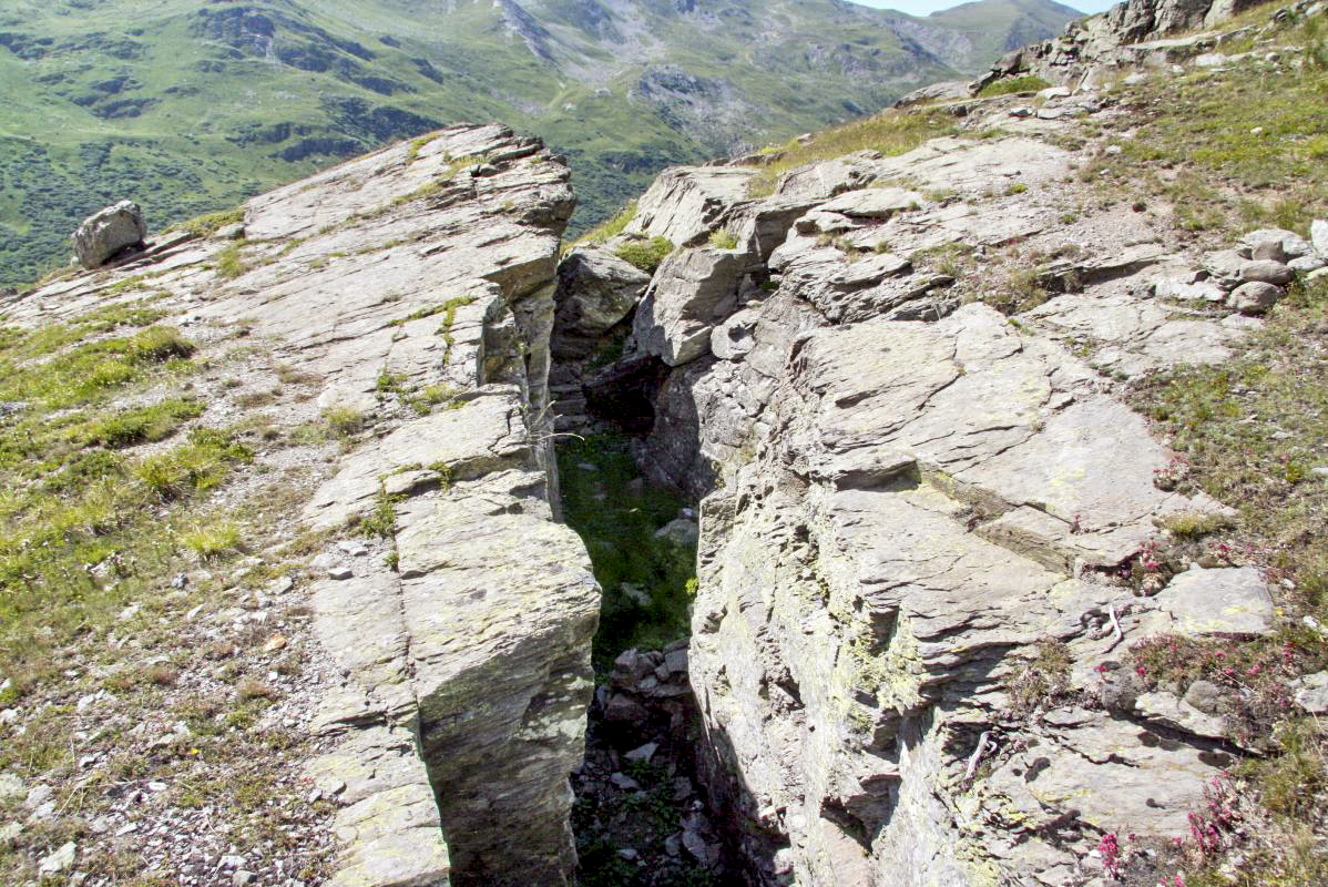 Ligne Maginot - NOTRE-DAME DES NEIGES - (Blockhaus pour arme infanterie) - Tranchée d'accès sur le plateau