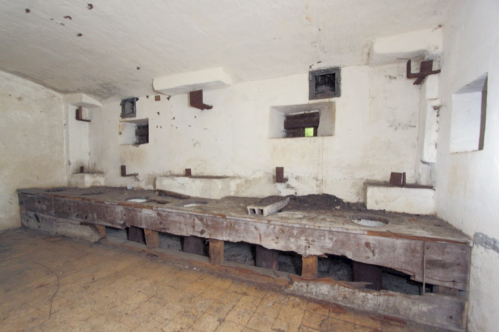 Ligne Maginot - UHRICH - HOCHE (1° BON 237° RI) - (PC de Sous-Quartier) - Latrines dans le blockhaus droit de l'entrée