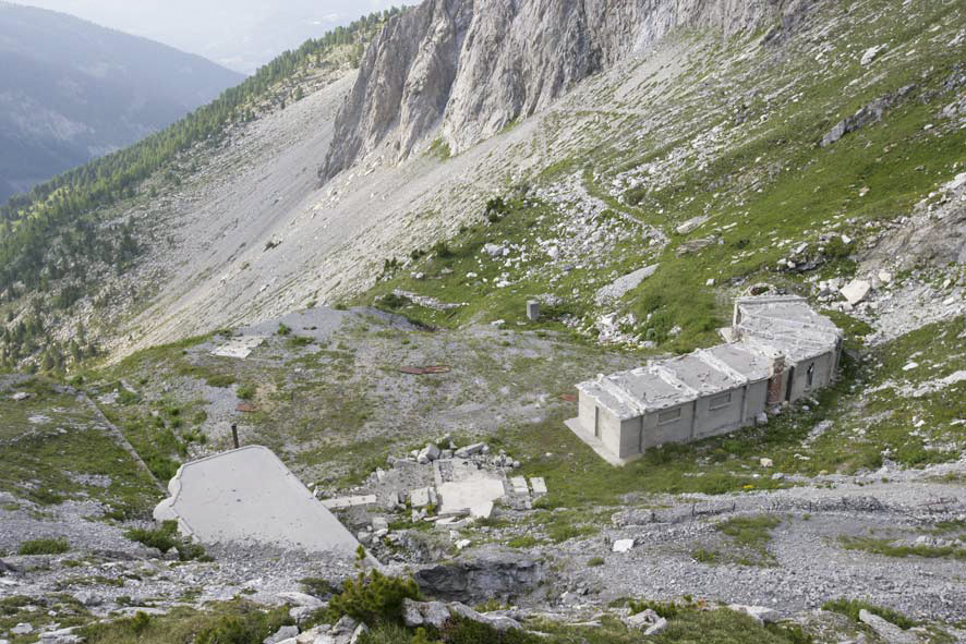 Ligne Maginot - Ouvrage du Pas du Roc - Le bloc d'entrée et le casernement extérieur