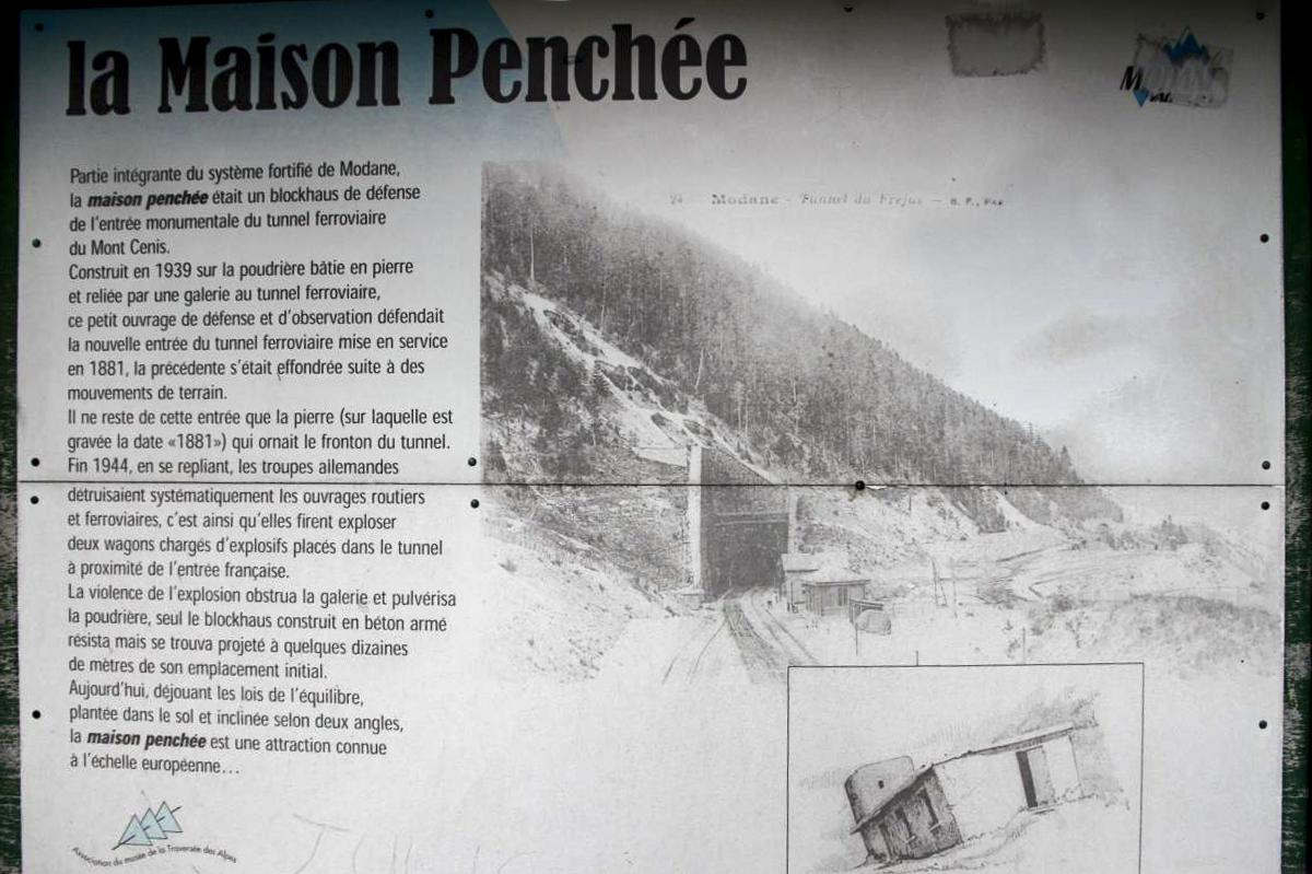 Ligne Maginot - Blockhaus de RIEUX-ROUX 1 - MAISON PENCHEE - Panneau explicatif installé à côté du blockhaus