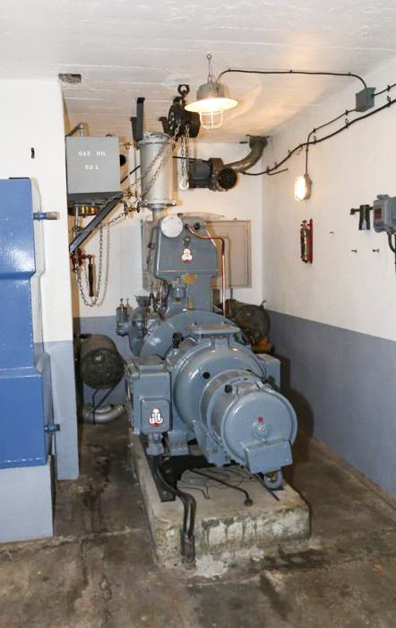 Ligne Maginot - OBERROEDERN SUD - RIEFFEL - (Casemate d'infanterie - Double) - Groupe électrogène à moteur SUPDI
Ce groupe a été réinstallé en remplacement du groupe électrogène d'origine CLM 1 PJ 65