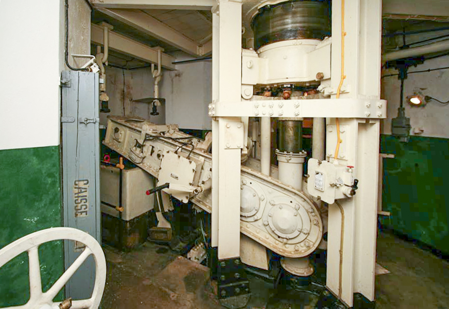 Ligne Maginot - IMMERHOF - A10 - (Ouvrage d'infanterie) - Bloc 3
Tourelle pour mortiers 81 mm
L'étage inférieur, le balancier à contrepoids