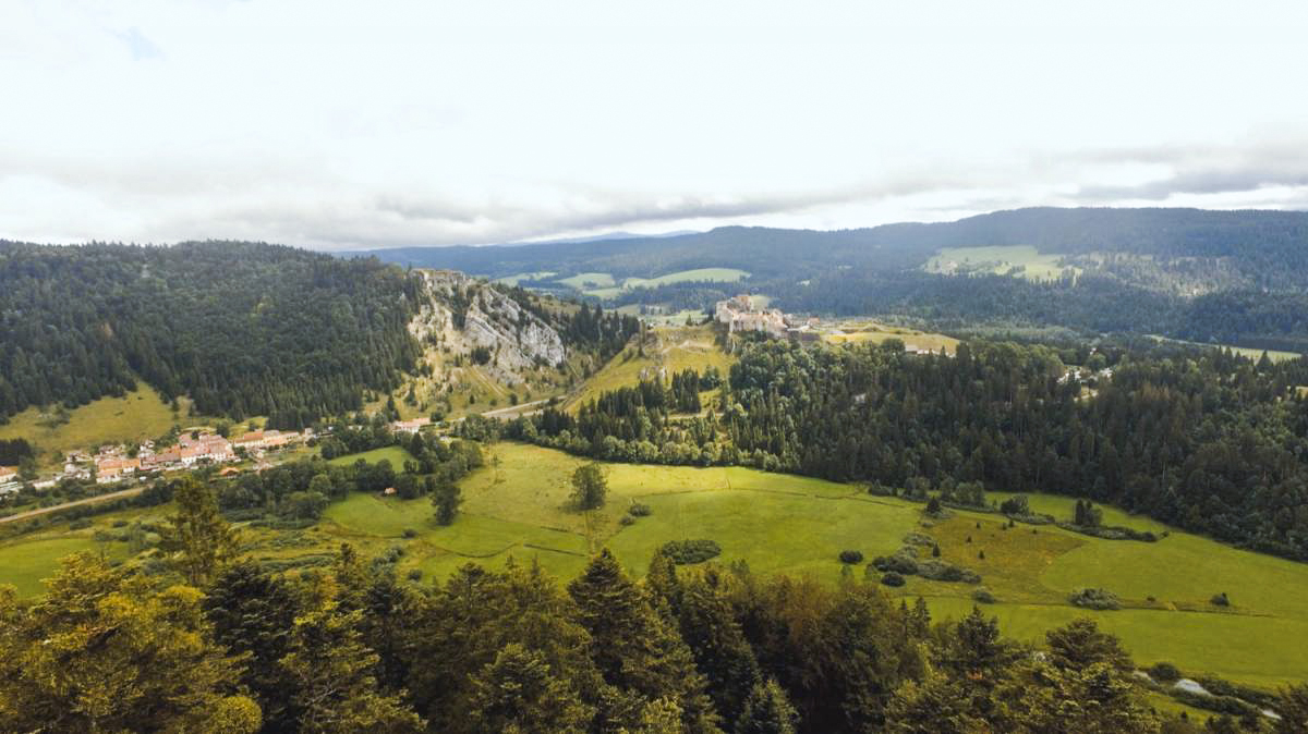 Ligne Maginot - FORT DE JOUX - (Position d'artillerie préparée) - Vue générale du verrou de la cluse de Mijoux depuis l'ouest