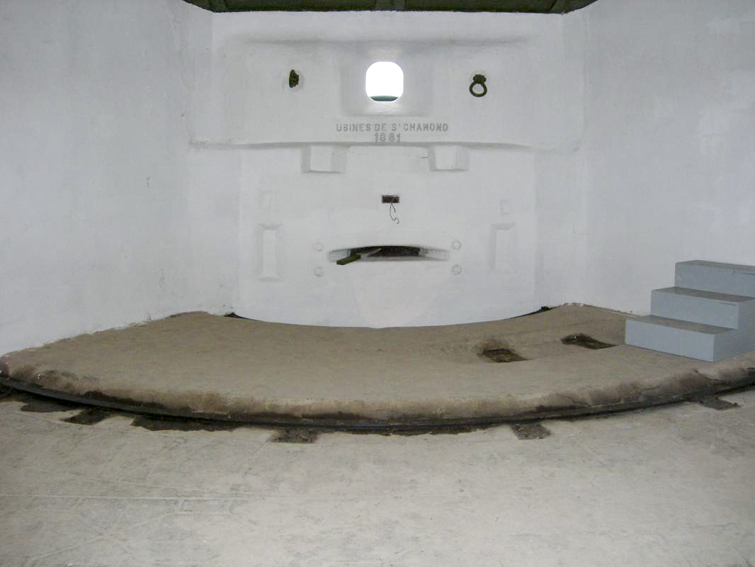 Ligne Maginot - FORT DE JOUX - (Position d'artillerie préparée) - Casemate de 155