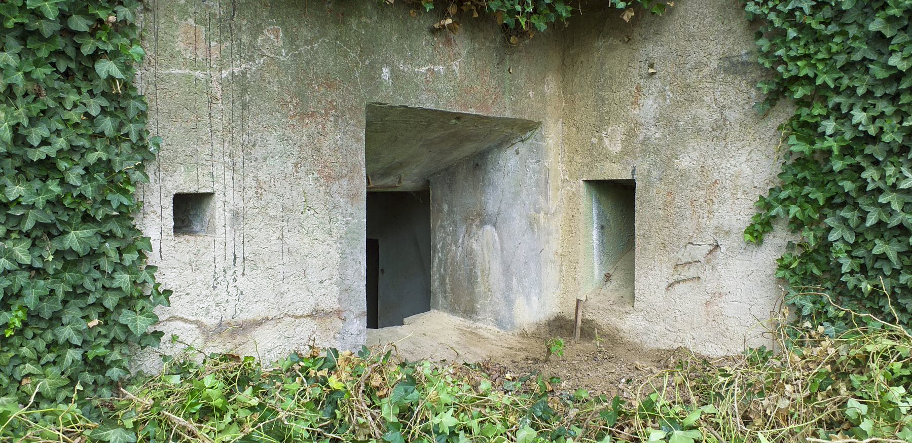 Ligne Maginot - DUCROT EST - (Casemate d'artillerie) - Créneau droit