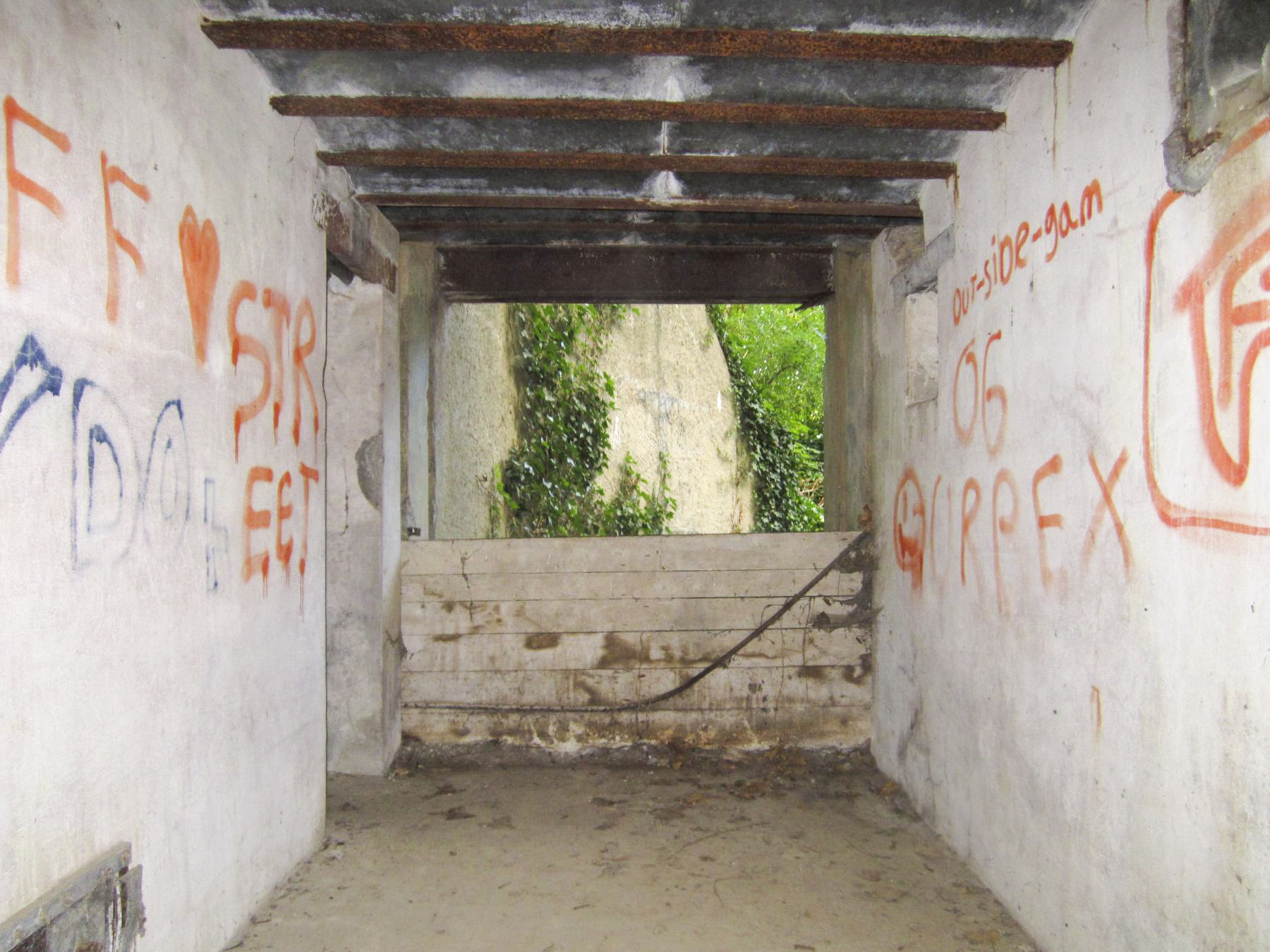 Ligne Maginot - DUCROT EST - (Casemate d'artillerie) - Entrée matériel