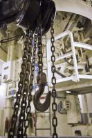 Ligne Maginot - SCHOENENBOURG - (Ouvrage d'artillerie) - Bloc 3
Palan sur monorail pour la manutention des casiers à munitions.
Tourelle de 75 à l’arrière plan