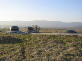 Ligne Maginot - SCHOENENBOURG - (Ouvrage d'artillerie) - Bloc 4
Tourelle de 75 R 32 et cloche GFM, avec une cloche observatoire d'artillerie VDP