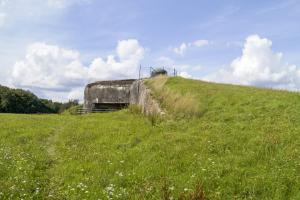 Ligne Maginot - SCHOENENBOURG - (Ouvrage d'artillerie) - Bloc 6
Casemate d'infanterie (jumelages de mitrailleuses Reibel, canon antichar de 47mm, créneau FM et cloche GFM)