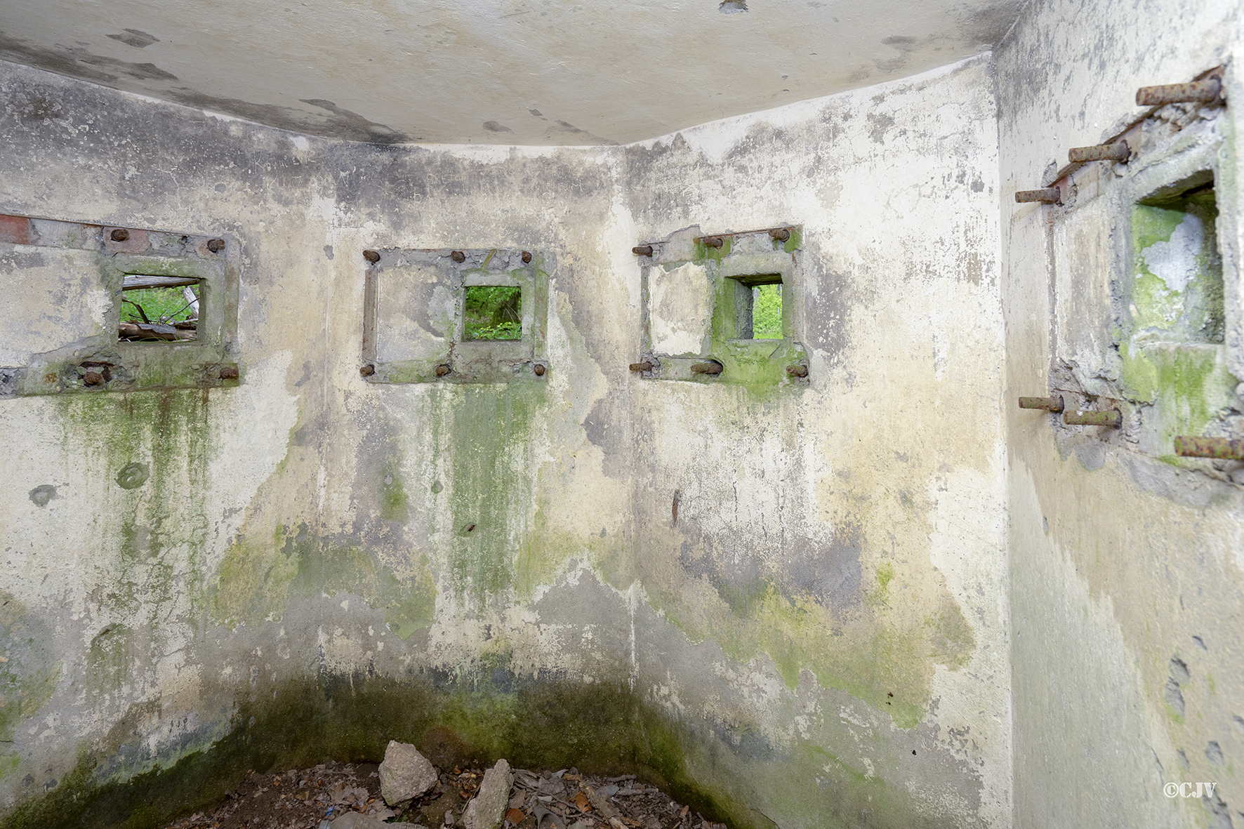 Ligne Maginot - FM48 - NONNENHARDT EST 5 - (Blockhaus pour arme infanterie) - Créneau arrière droit et frontaux